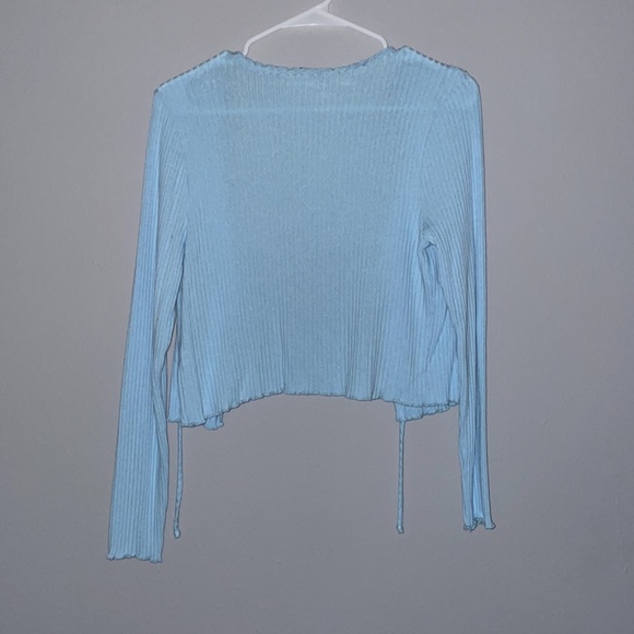 tie-able longsleeve! - Picture 3 of 3